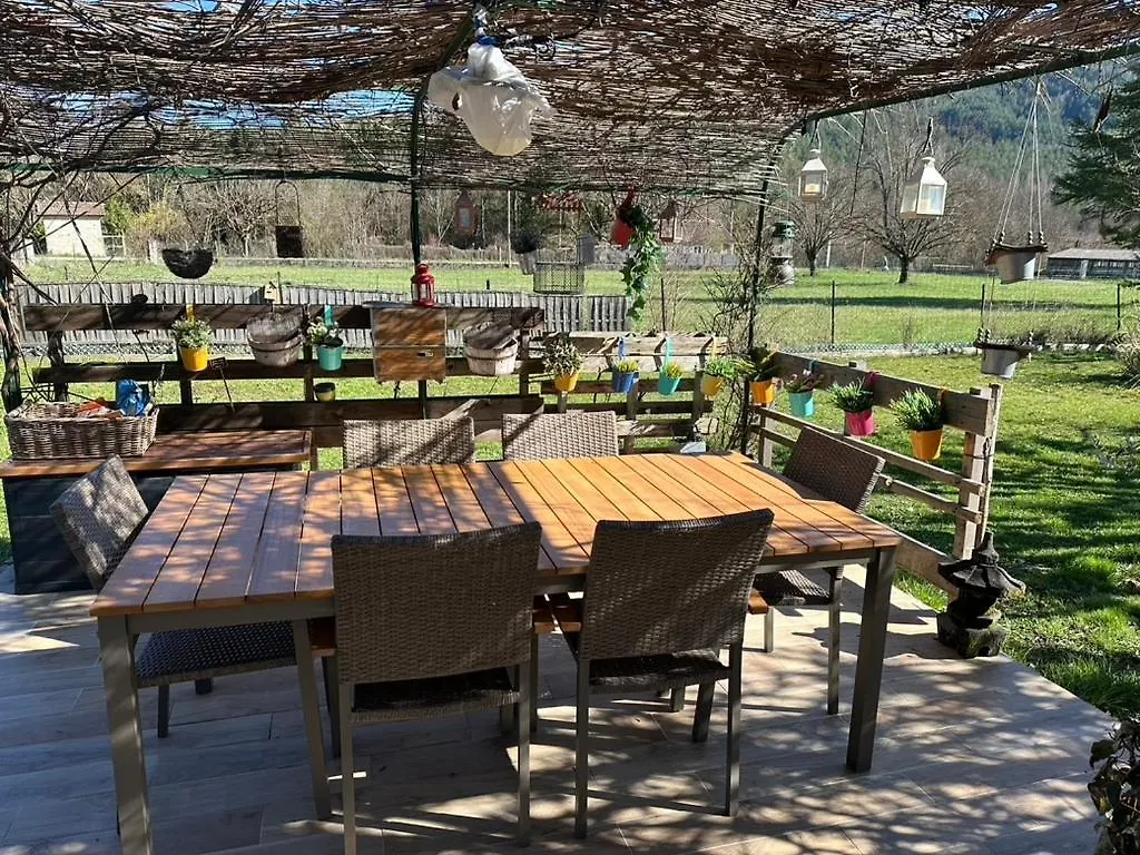 La Villa Provencale La Motte-Chalancon Bed & Breakfast